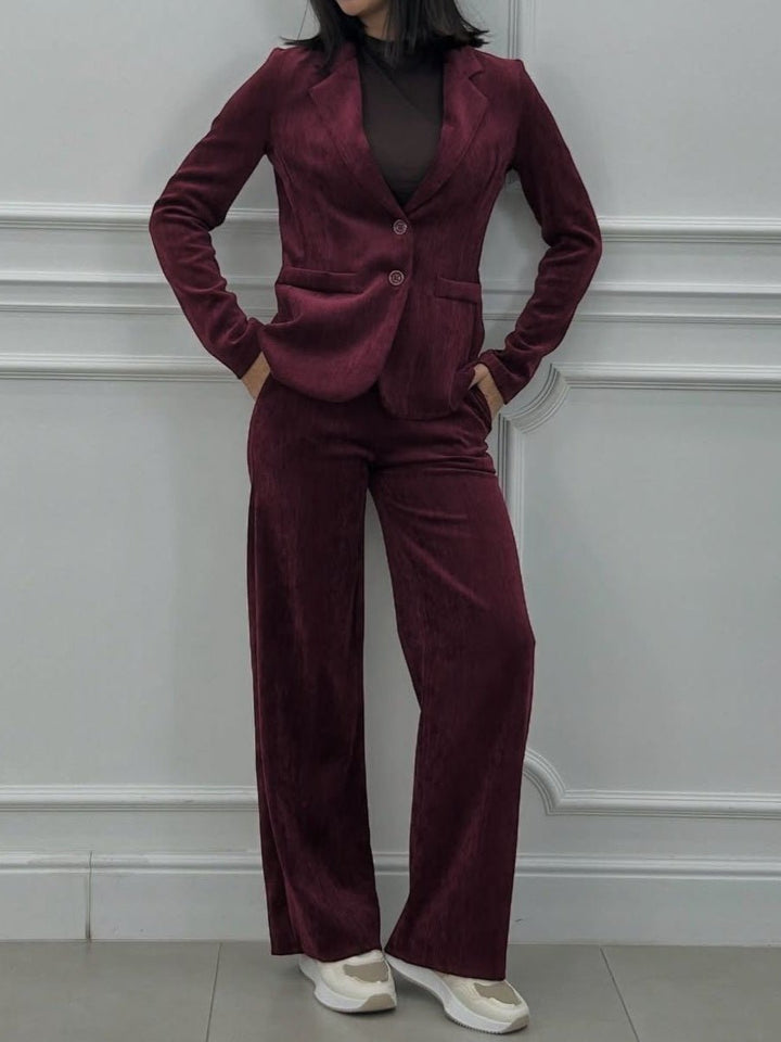 Completo sartoriale costituito da giacca e pantaloni a palazzo in velluto Bordo Level Stores