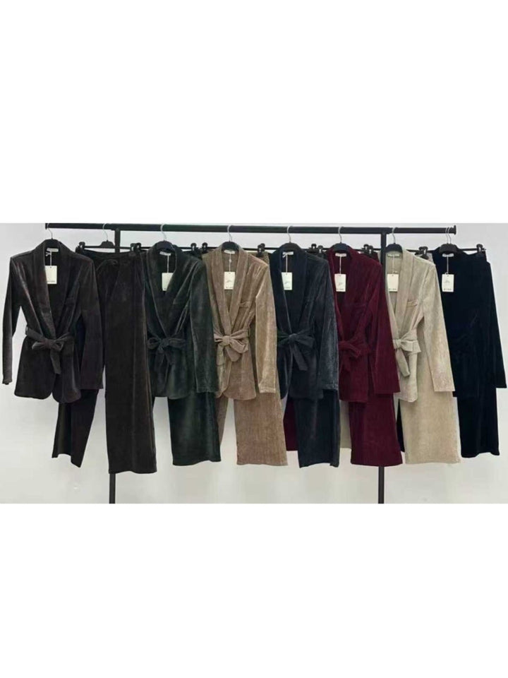 Completo sartoriale costituito da giacca e pantaloni in velluto Nero Level Stores