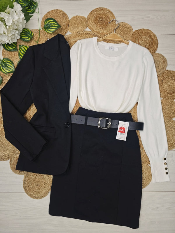 Completo sartoriale formato da giacca con bottone e gonna inclusa la cintura tessuto elasticizzato Nero Level Stores