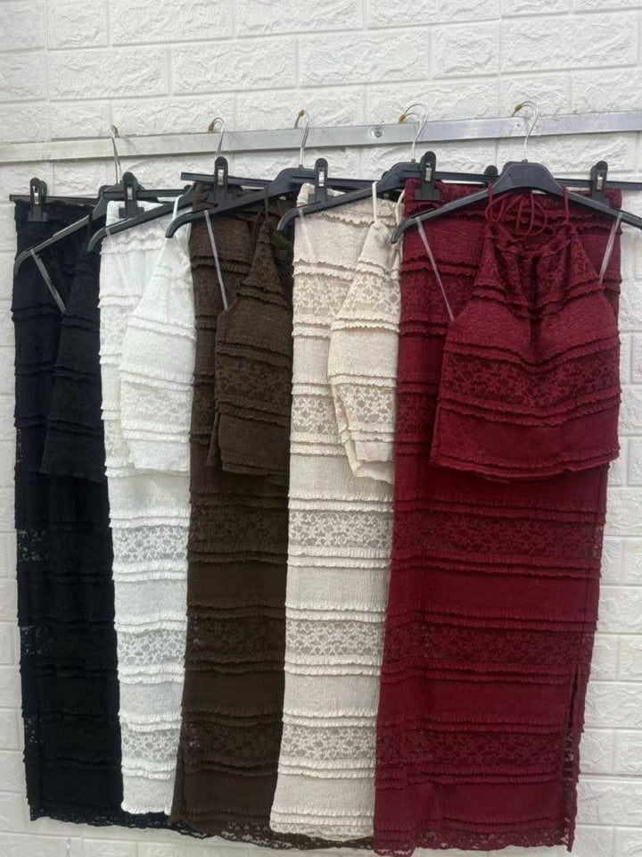 completo top con coppe preformate elasticizzato in pizzo e gonna con Spacco Nero Level Stores