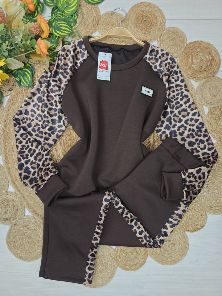 Completo tuta composto da felpa e pantaloni elastico in vita con fantasia maculato Marrone Level Stores