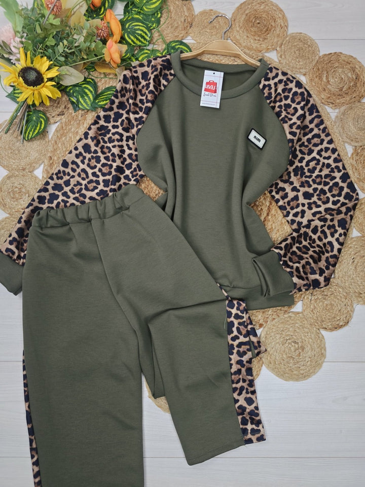 Completo tuta composto da felpa e pantaloni elastico in vita con fantasia maculato Verde militare Level Stores