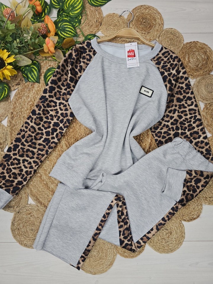 Completo tuta composto da felpa e pantaloni elastico in vita con fantasia maculato Grigio Level Stores