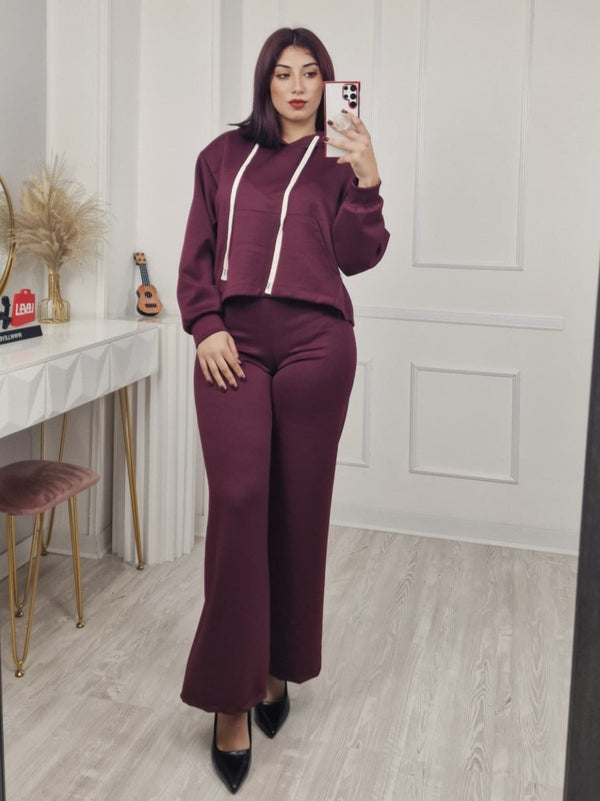 Completo tuta formato da felpa con cappuccio e pantaloni con elastico in vita Bordo Level Stores