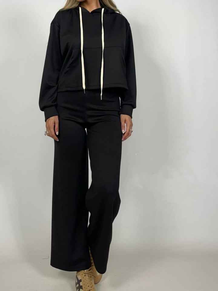 Completo tuta formato da felpa con cappuccio e pantaloni con elastico in vita Nero Level Stores