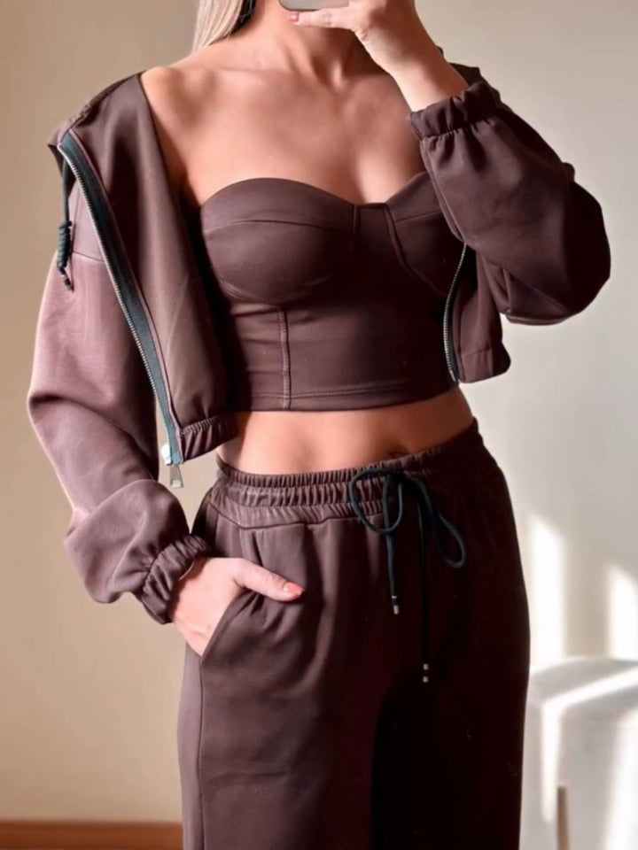 Completo tuta in tre pezzi top con coppe preformate felpa con zip e cappuccio, dotata di elastico in vita, abbinata a pantaloni a palazzo Nero Level Stores