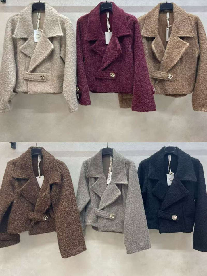 Giacca corta in panno dotata di chiusura con bottone Nero Level Stores