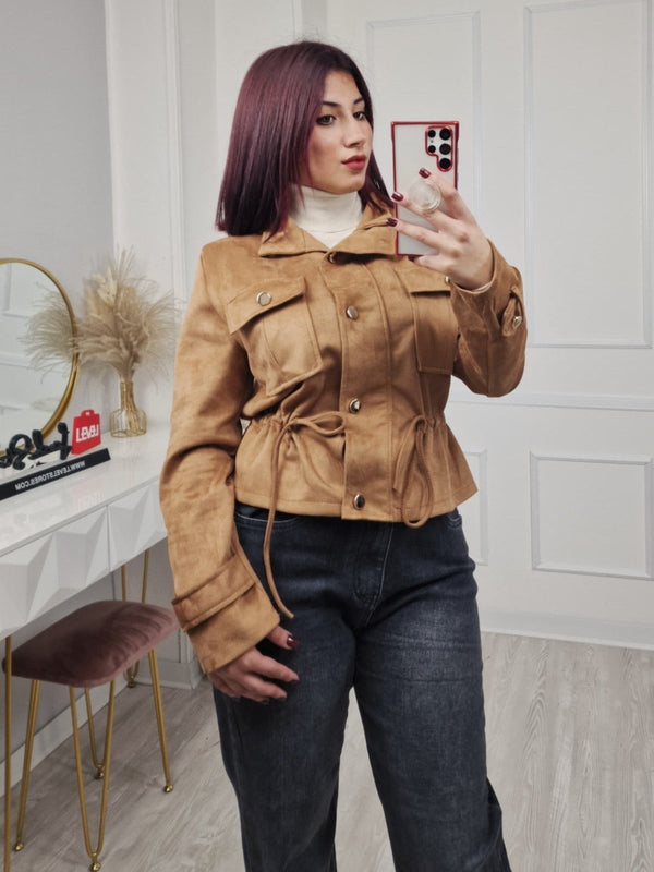 Giubbotto in dainetto a manica lunga con bottoni con tasche con lacci regolabili Camel Level Stores