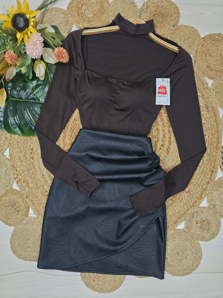 Gonna in ecopelle modello corto con drappeggio laterale chiusura a portafoglio e cerniera Nero Level Stores