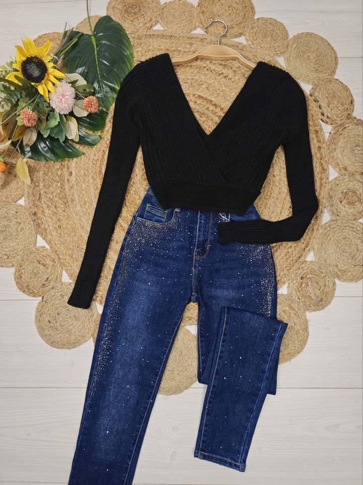 Maglia a costine scollo a v modello corto aderente elasticizzato manica lunga Nero Level Stores