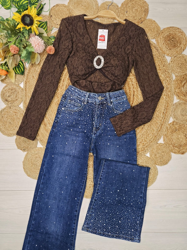 Maglia in pizzo scollo a cuore con manica lunga modello corto elasticizzato e dettagli in strass Nero Level Stores