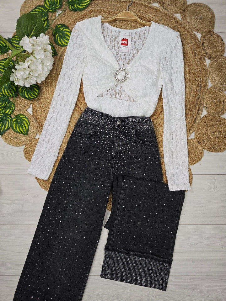 Maglia in pizzo scollo a cuore con manica lunga modello corto elasticizzato strass Nero Level Stores