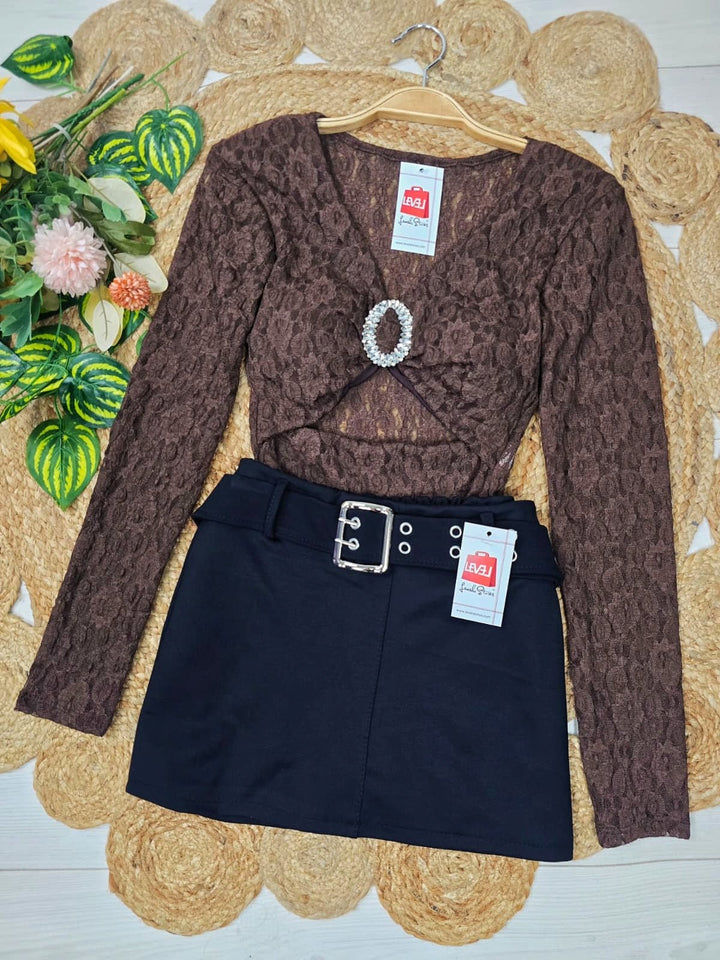 Maglia in pizzo scollo a cuore con manica lunga modello corto elasticizzato strass Nero Level Stores