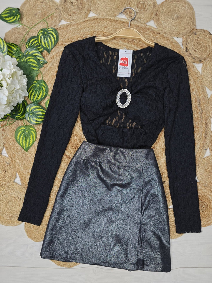 Maglia in pizzo scollo a cuore con manica lunga modello corto elasticizzato strass Nero Level Stores