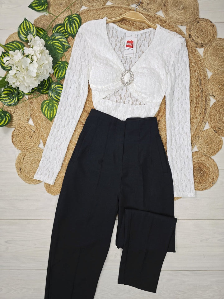 Maglia in pizzo scollo a cuore con manica lunga modello corto elasticizzato strass Bianco Level Stores