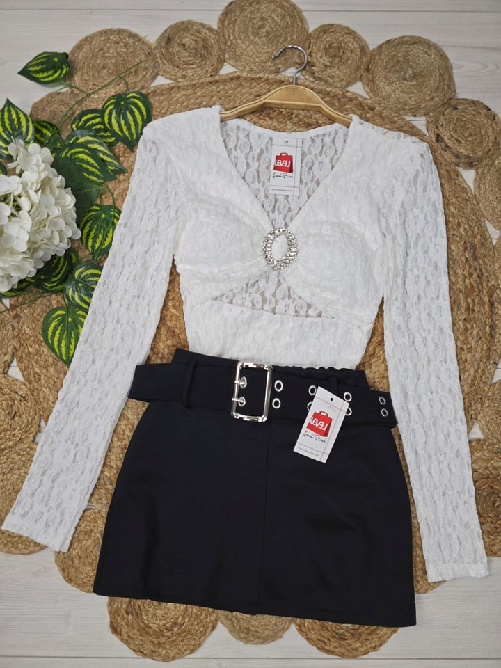 Maglia in pizzo scollo a cuore con manica lunga modello corto elasticizzato strass Nero Level Stores