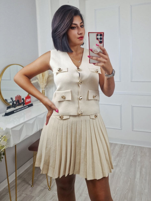 Maglia in viscosa dallo stile gilet, arricchita da bottoni dorati Beige Level Stores