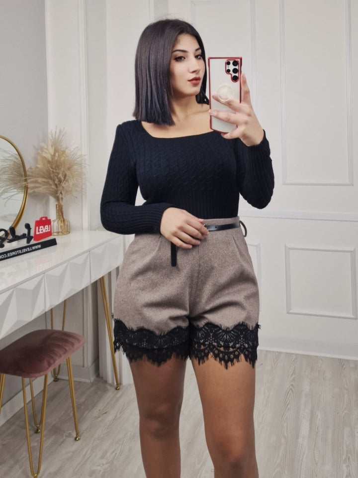 Maglia modello corto Scollo quadrato, motivo a intreccio e manica lunga morbido e caldo Nero Level Stores