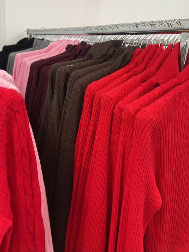 Maglione con collo alto a costine aderente elasticizzato Rosso Level Stores