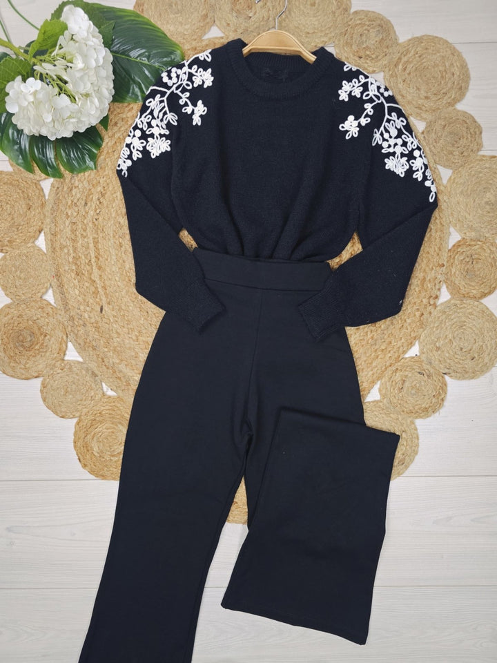 Max maglia con ricamo con fantasia floreale morbido e caldo Nero Level Stores