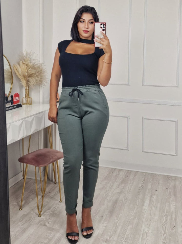 Pantalone modello boyfriend in tinta unita con pinces Verde militare Level Stores