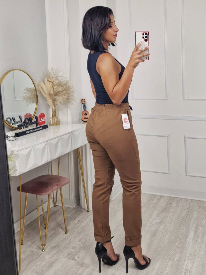 Pantalone modello boyfriend in tinta unita con pinces Verde militare Level Stores