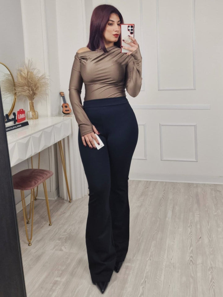 Pantalone modello vita alta a zampa Marrone Level Stores