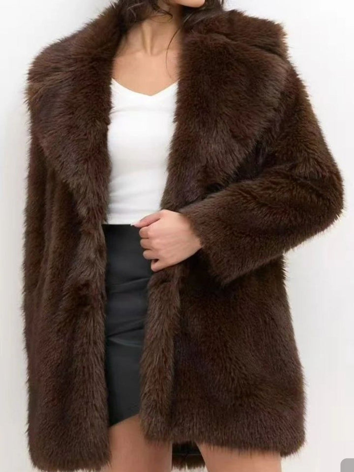 Pelliccia con bottoni e tasche laterali morbido e caldo Marrone Level Stores