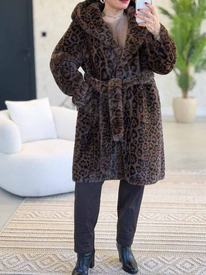Pelliccia con cappuccio con fantasia maculato morbido e caldo, chiusura a bottoni, maniche lunghe e cintura inclusa. Marrone Level Stores