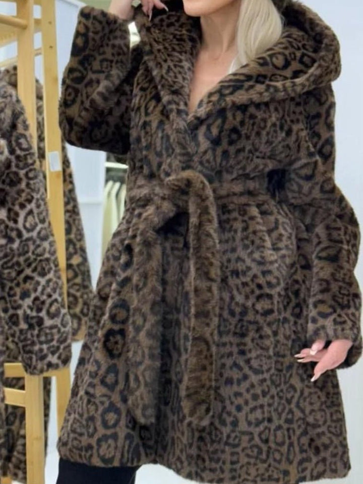Pelliccia con cappuccio con fantasia maculato morbido e caldo, chiusura a bottoni, maniche lunghe e cintura inclusa. Marrone Level Stores
