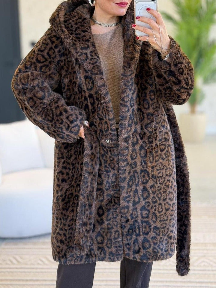 Pelliccia con cappuccio con fantasia maculato morbido e caldo, chiusura a bottoni, maniche lunghe e cintura inclusa. Marrone Level Stores