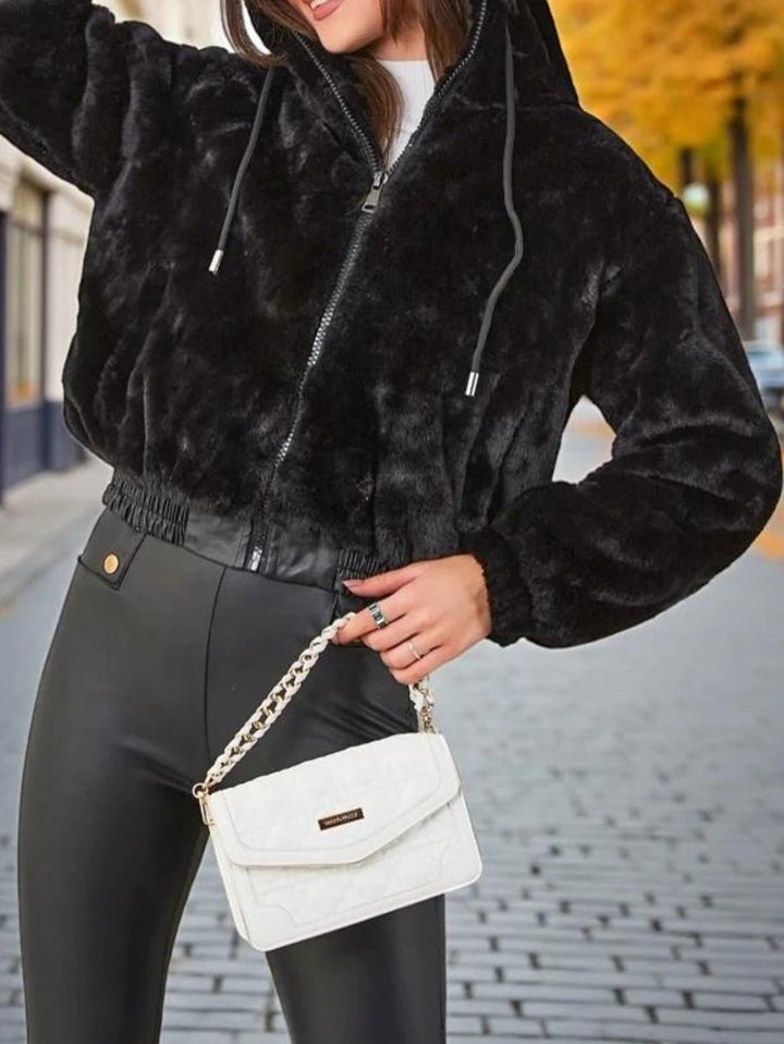 Pelliccia con cappuccio con zip dal tessuto soffice e caldo Nero Level Stores