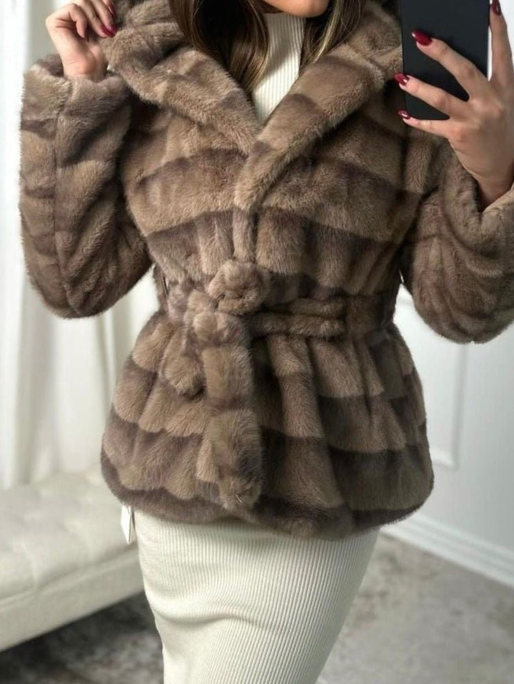 Pelliccia con cappuccio inclusa la cintura morbido e caldo Beige Level Stores