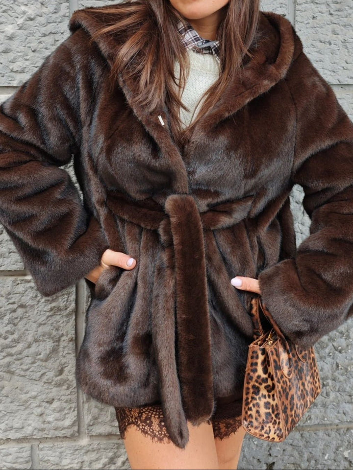 Pelliccia con cappuccio morbido e caldo, chiusura a bottoni, maniche lunghe e cintura inclusa Marrone Level Stores