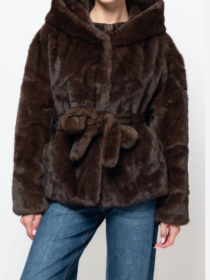 Pelliccia con cappuccio morbido e caldo, chiusura a bottoni, maniche lunghe e cintura inclusa Marrone Level Stores