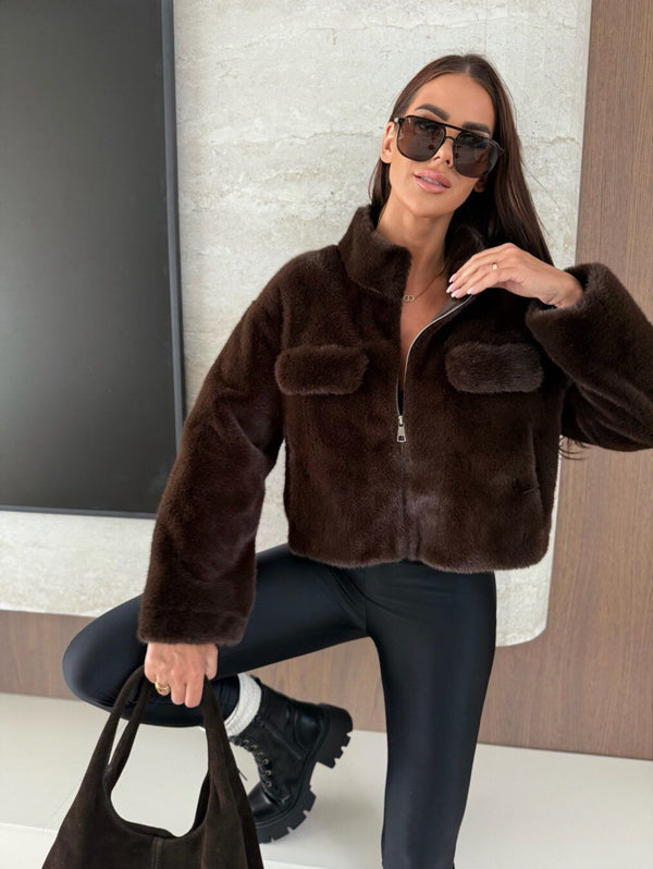 Pelliccia corta con tasche con zip morbido e caldo Marrone Level Stores