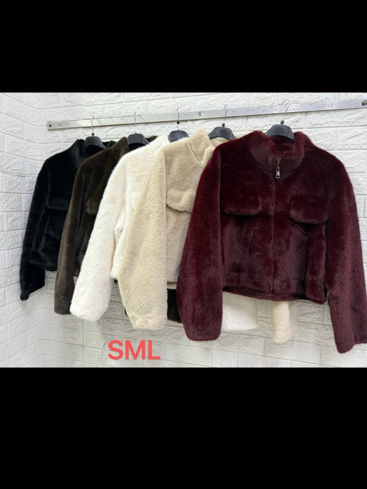 Pelliccia corta con tasche con zip morbido e caldo Nero Level Stores