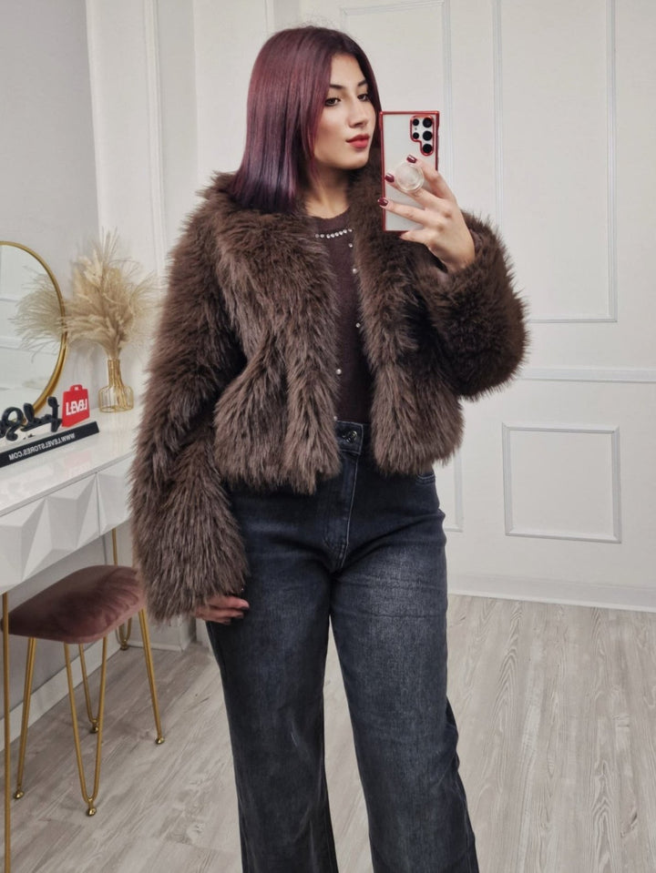 Pelliccia dal tessuto morbido e caldo Nero Level Stores