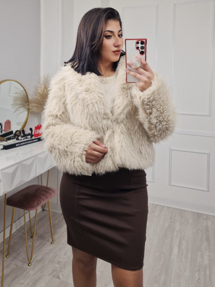 Pelliccia dal tessuto morbido e caldo Beige Level Stores