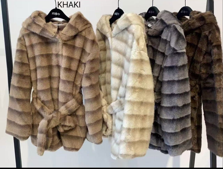 Pelliccia di media lunghezza dotata di cappuccio con tasche inclusa la cintura morbido e caldo Cachi Level Stores