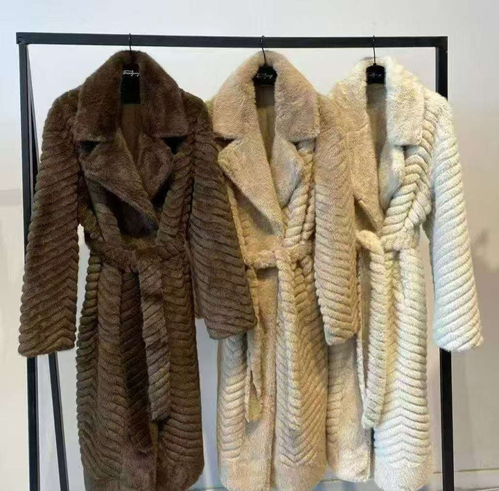 Pelliccia lungo con bottoni con tasche inclusa la cintura morbido e caldo Beige Level Stores