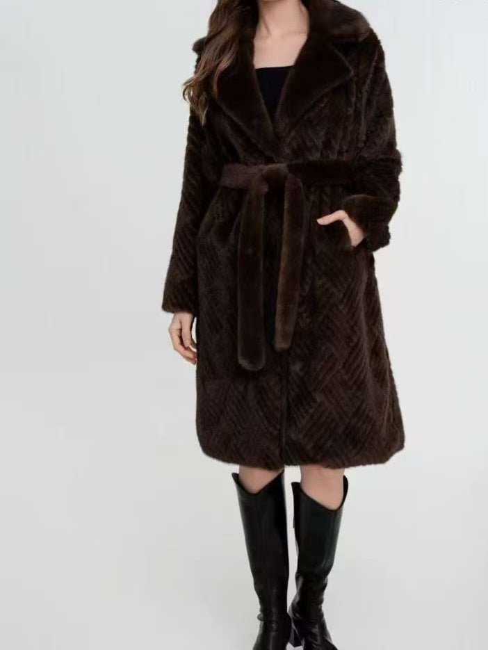 Pelliccia lungo con bottoni con tasche inclusa la cintura morbido e caldo Beige Level Stores