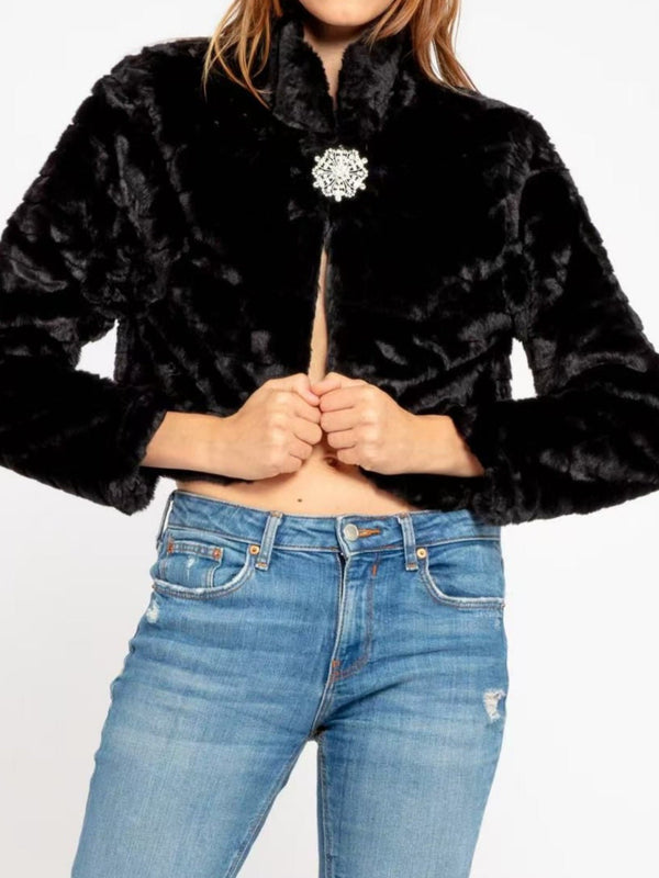 Pelliccia modello corta con bottone strass maniche lunghe morbido e caldo elegante Nero Level Stores