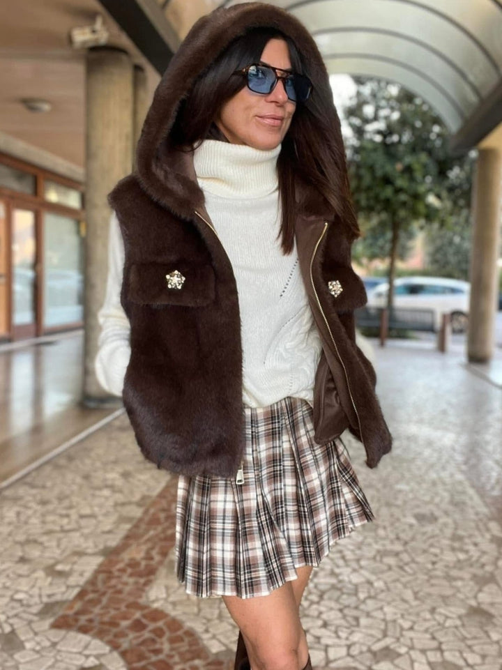 Pelliccia smanicato con cappuccio con zip morbido e caldo con tasche Nero Level Stores