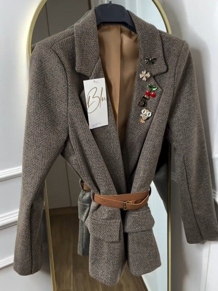 Questa giacca blazer in panno è dotata di fodera strass inclusa la cintura Tessuto pesante Camel Level Stores