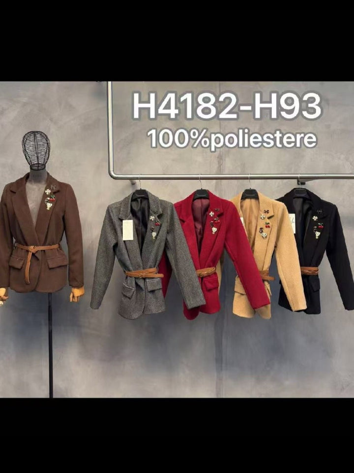 Questa giacca blazer in panno è dotata di fodera strass inclusa la cintura Tessuto pesante Nero Level Stores