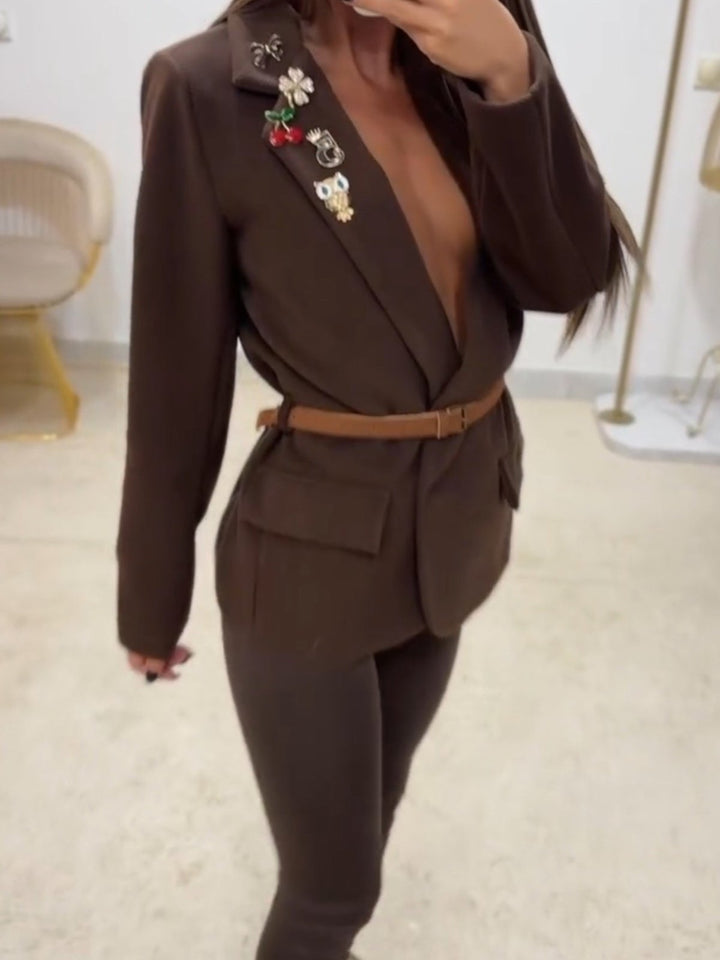 Questa giacca blazer in panno è dotata di fodera strass inclusa la cintura Tessuto pesante Camel Level Stores