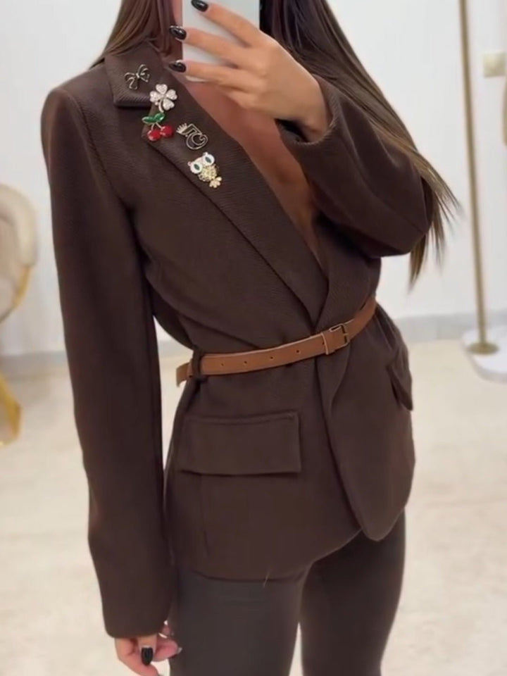 Questa giacca blazer in panno è dotata di fodera strass inclusa la cintura Tessuto pesante Marrone Level Stores