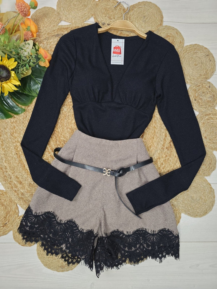 short in panno elastico sul retro in pizzo cintura elasticizzata Beige Level Stores