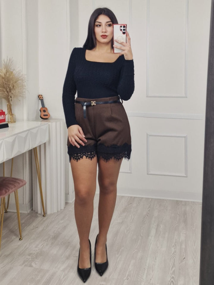 short in panno elastico sul retro in pizzo cintura elasticizzata Beige Level Stores